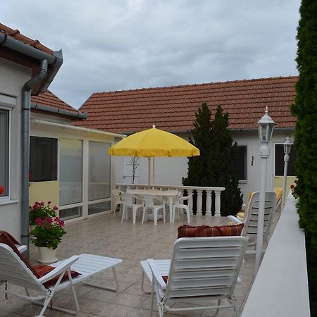 Henrietta - Violetta Apartman Hajduszoboszlo Exterior photo