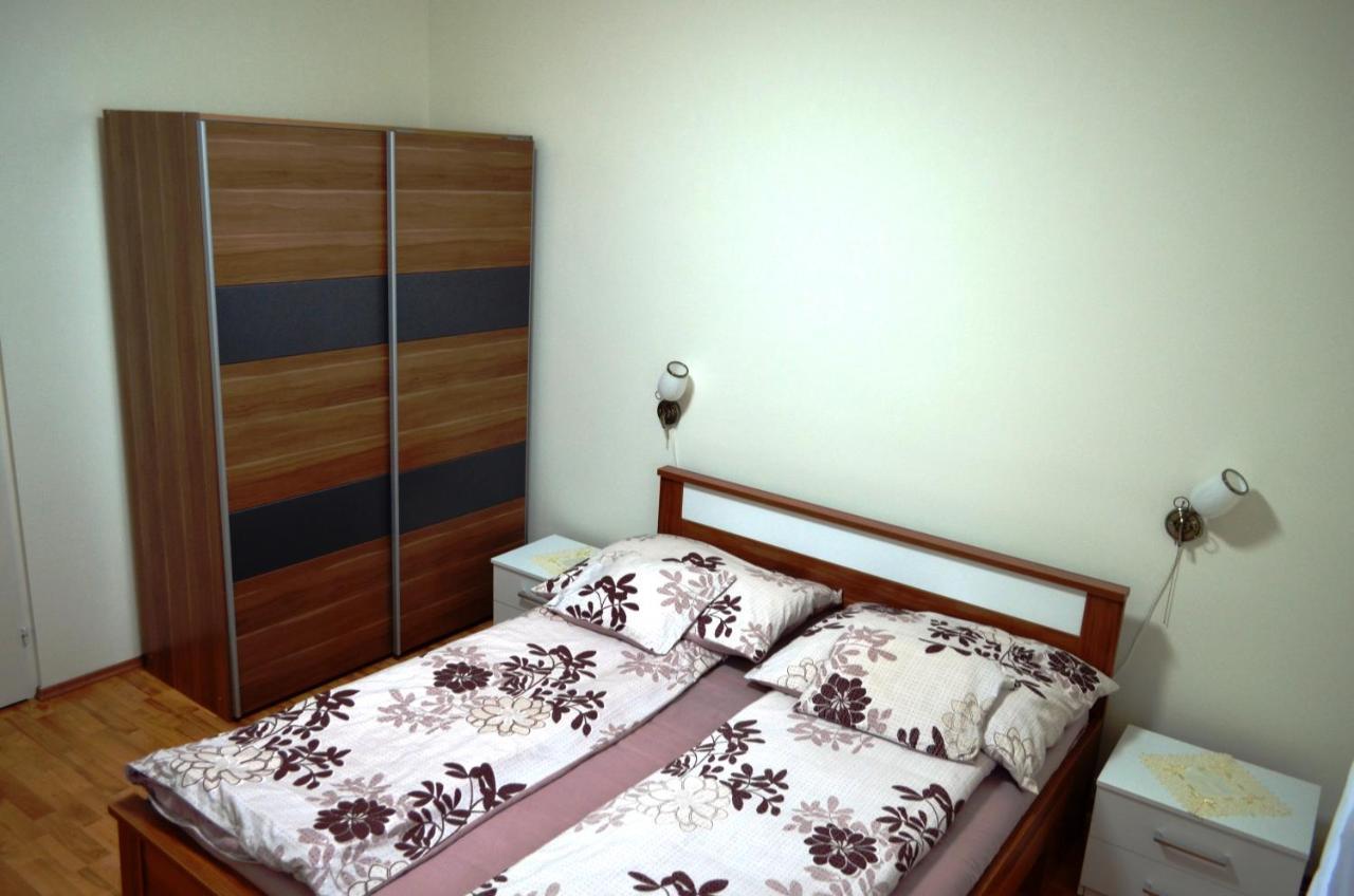 Henrietta - Violetta Apartman Hajduszoboszlo Exterior photo