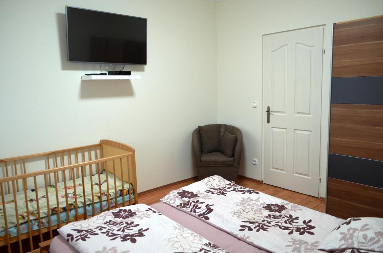 Henrietta - Violetta Apartman Hajduszoboszlo Exterior photo