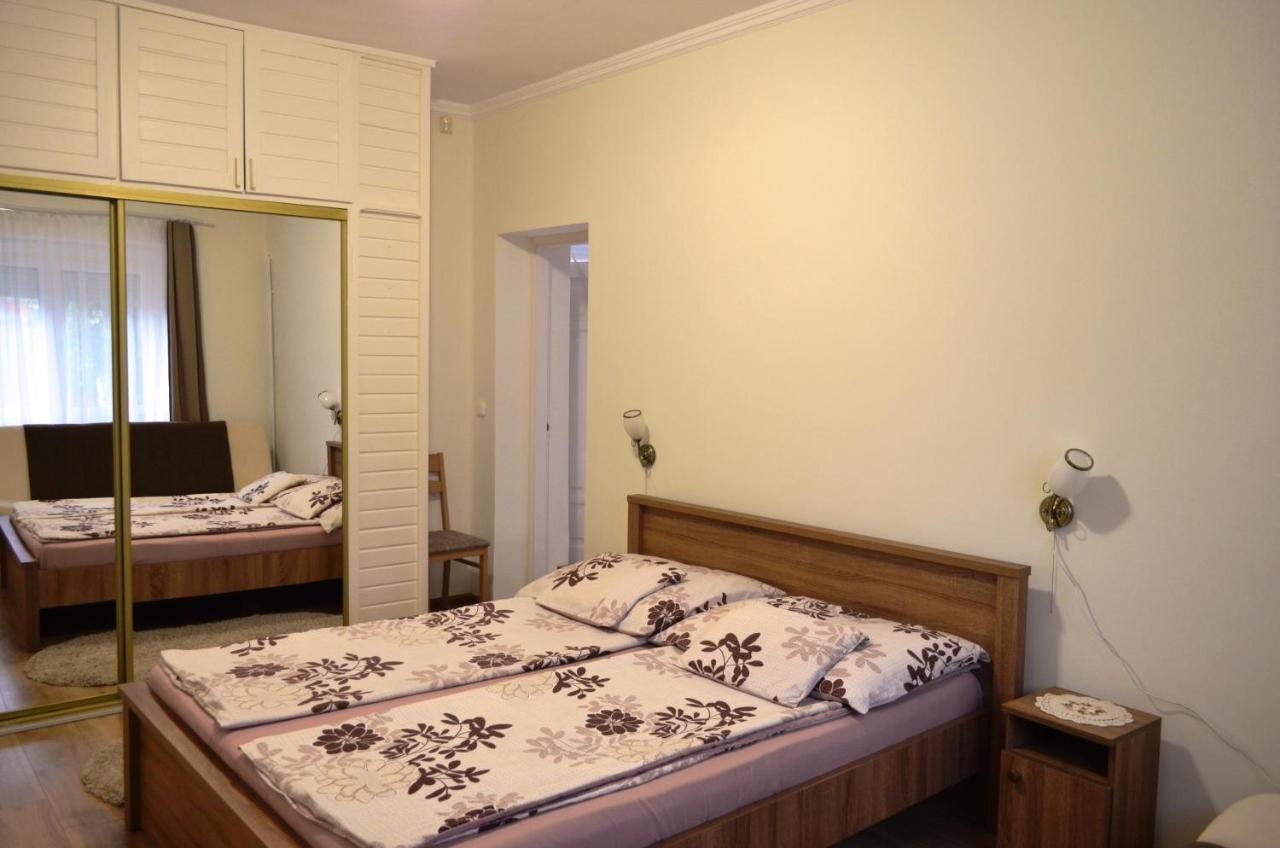 Henrietta - Violetta Apartman Hajduszoboszlo Exterior photo