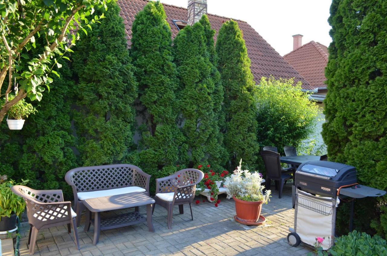 Henrietta - Violetta Apartman Hajduszoboszlo Exterior photo