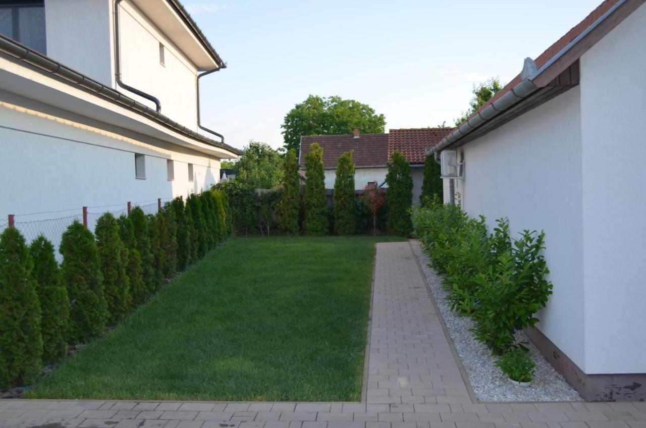 Henrietta - Violetta Apartman Hajduszoboszlo Exterior photo