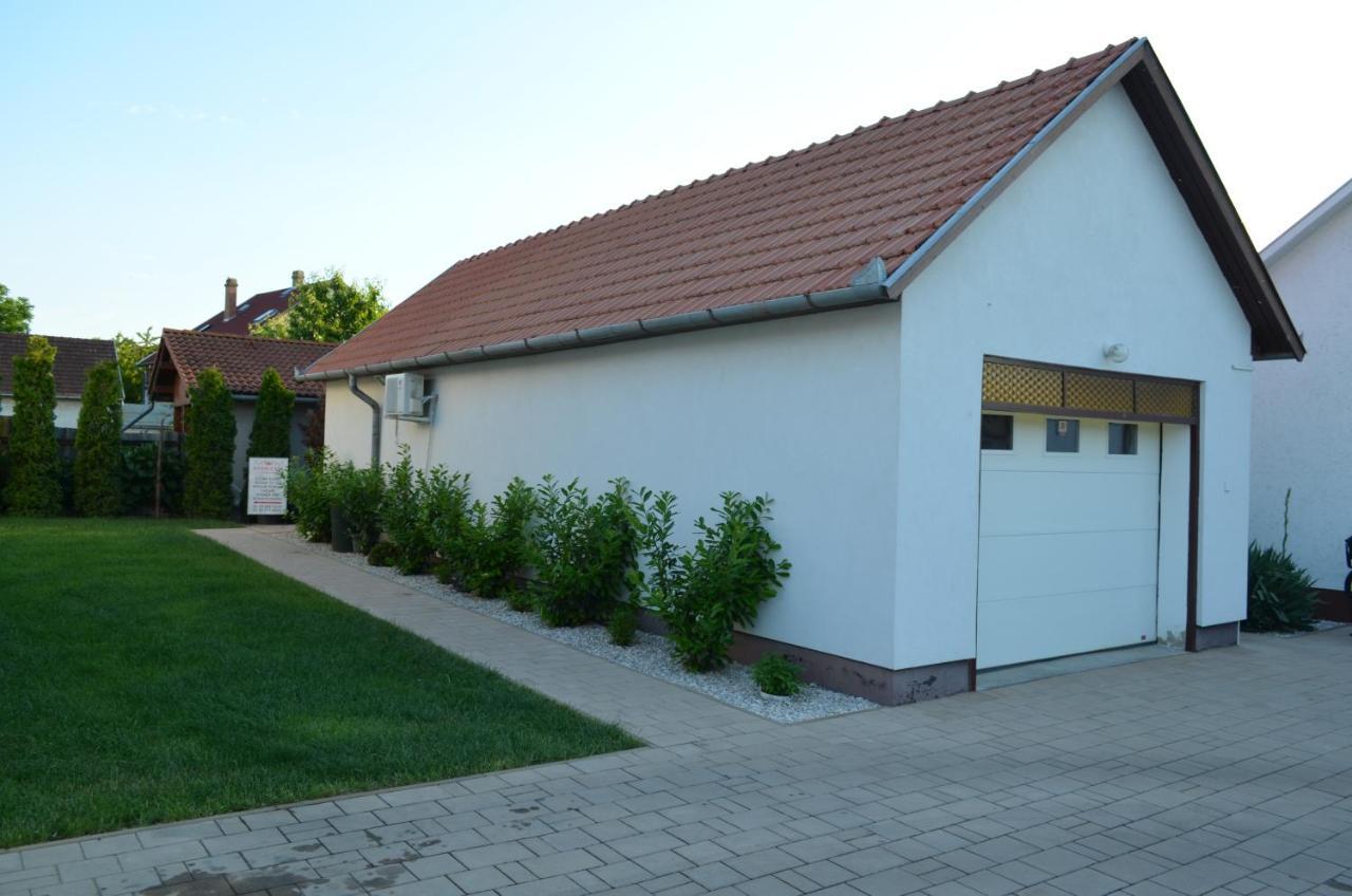 Henrietta - Violetta Apartman Hajduszoboszlo Exterior photo